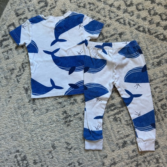 Carters whale pajamas size 18 months - Picture 4 of 5